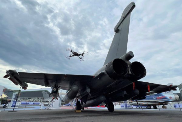 Inspection d'un Rafale sur le salon du bourget avec un drone Donecle